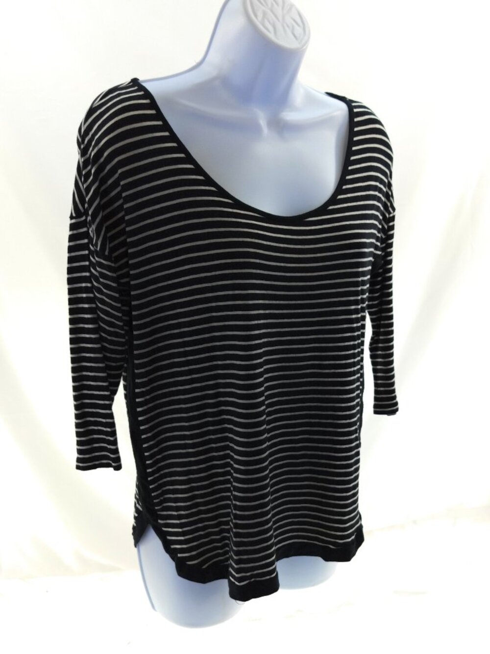 Mercer & Madison Black Ivory Striped 3/4 Sleeve Top Small